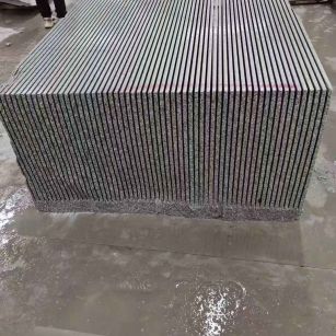 潮州芝麻白毛板荒料切割