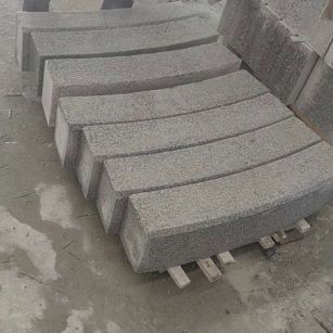 潮州芝麻白弧形路牙石