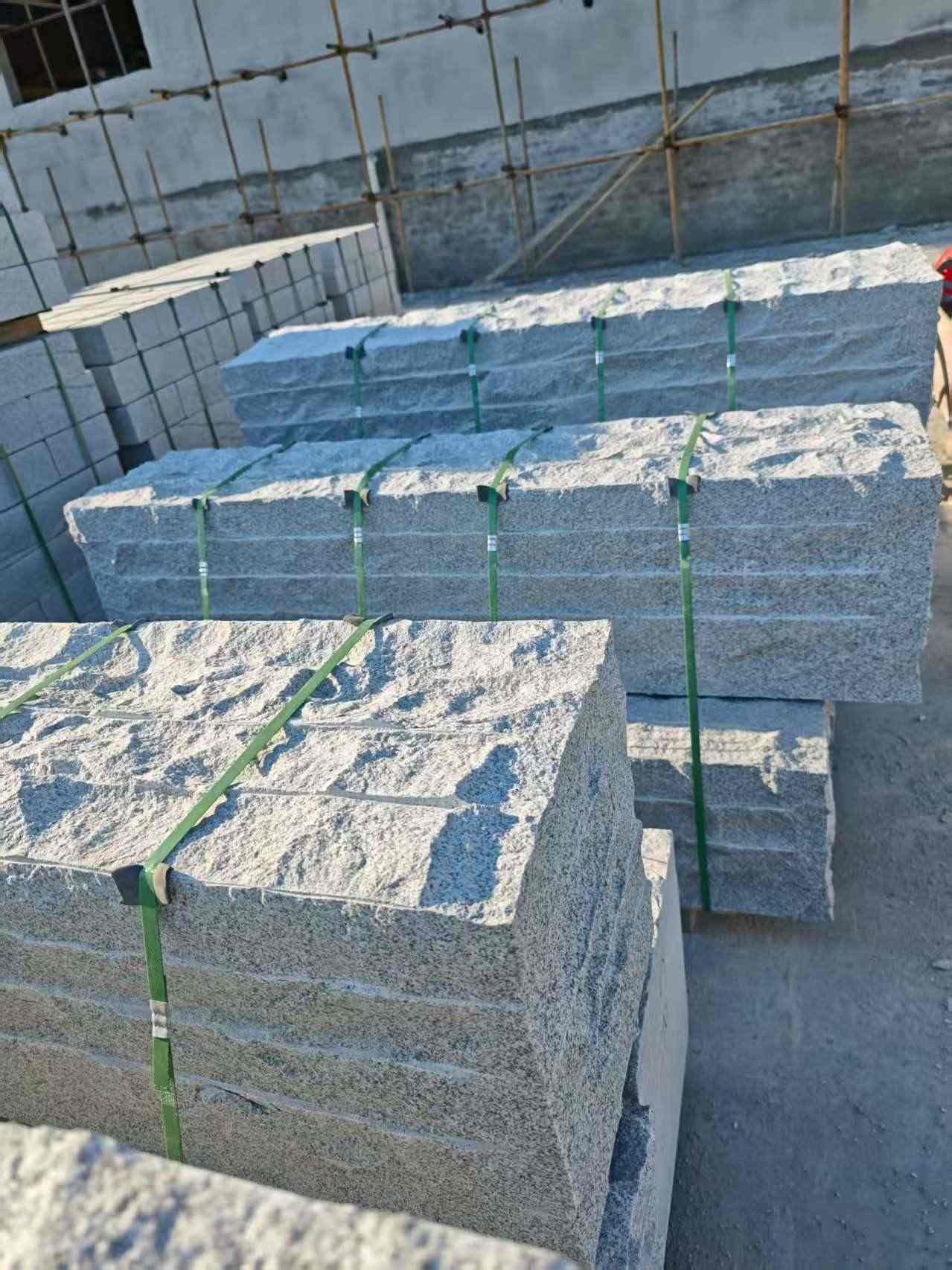 潮州芝麻白自然面整石 坐凳